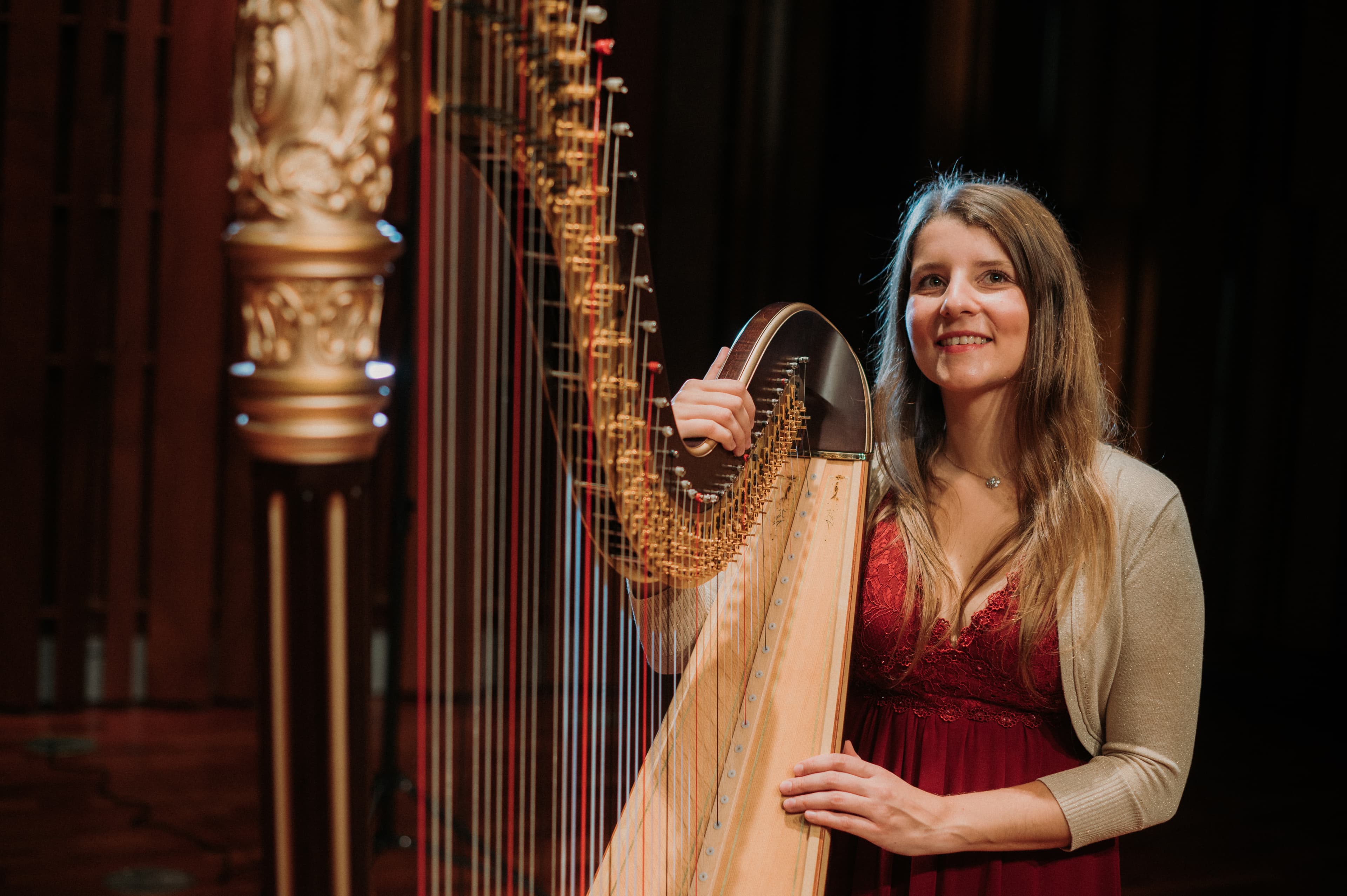 Ana Aroso performing with her harp